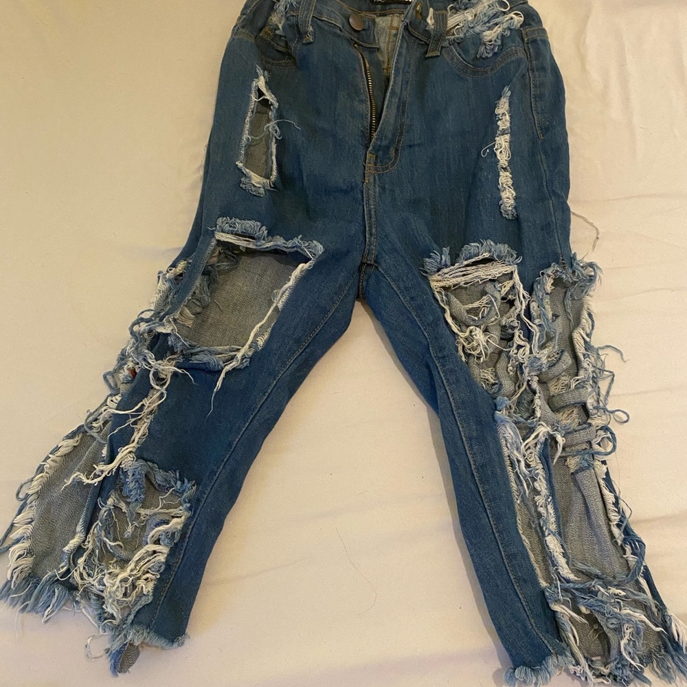 Ripped capri/shorts